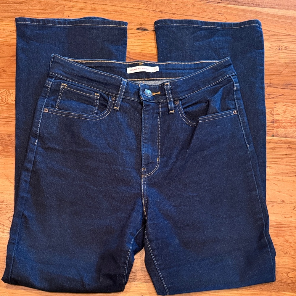 Levi’s 725 high rise boot cut Dark Indigo Jeans